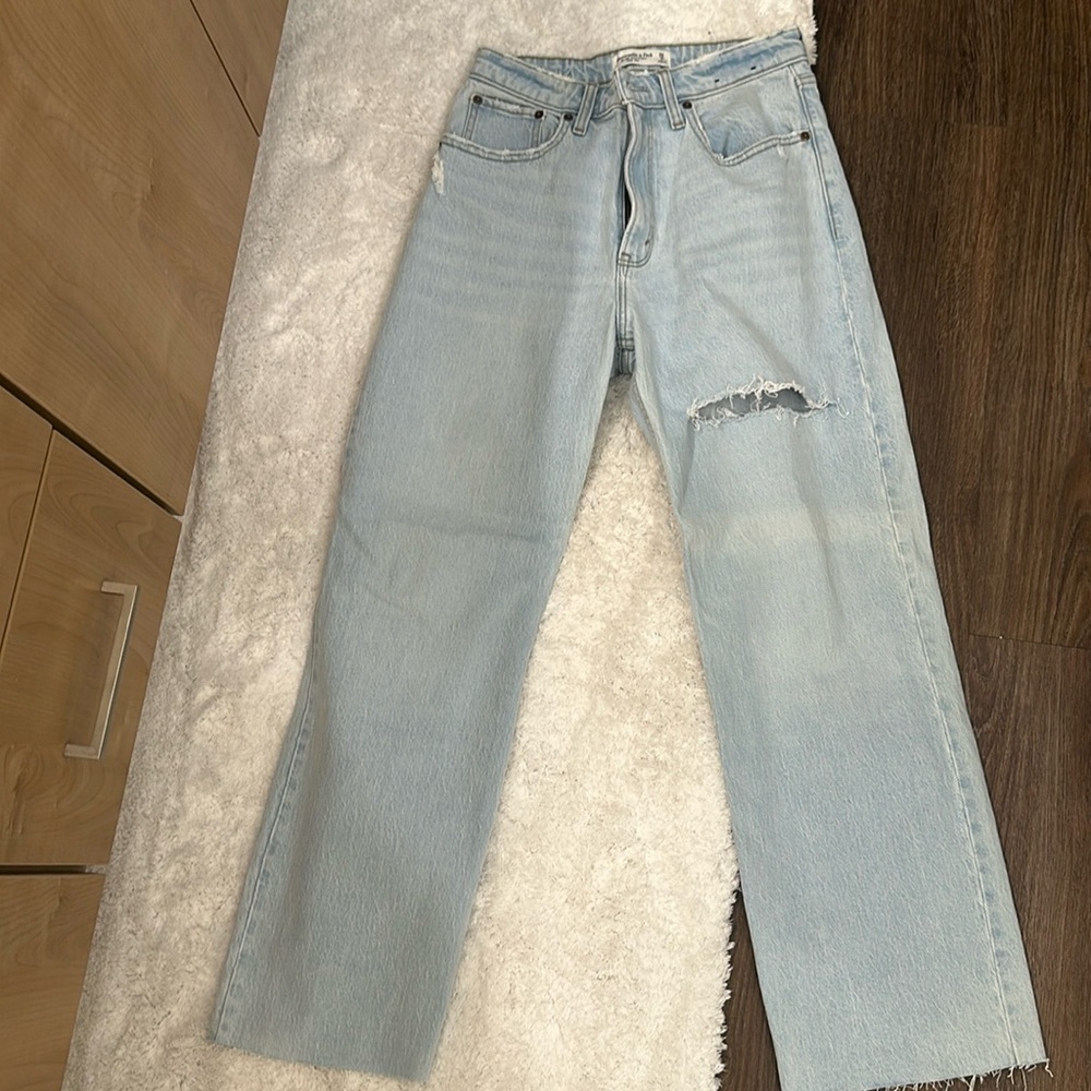Abercrombie and fitch 90s relaxed high rise jean curve love